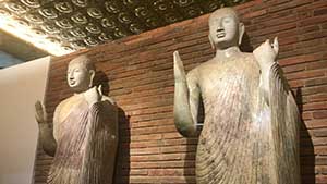 Ruwanwelisaya Temple Image House  Buddha Statues Photo

